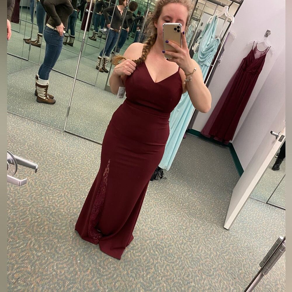 City Triangles maroon dress with lace back and slit - Picture 5 of 7